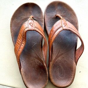 Olukai Men's Hiapo Flip Flop Sandals Size 11 Rum/Dark Wood